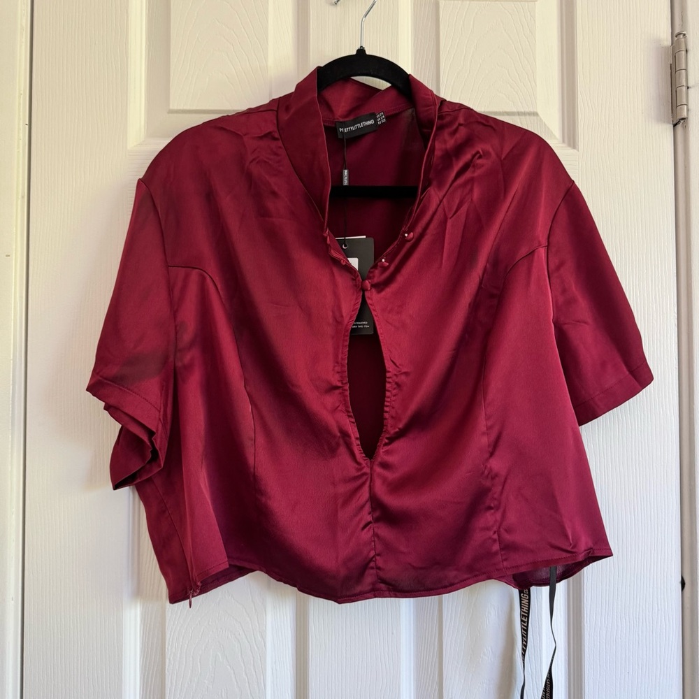 PrettyLittleThing Red Crop Button Down Shirt 2X key hole sexy